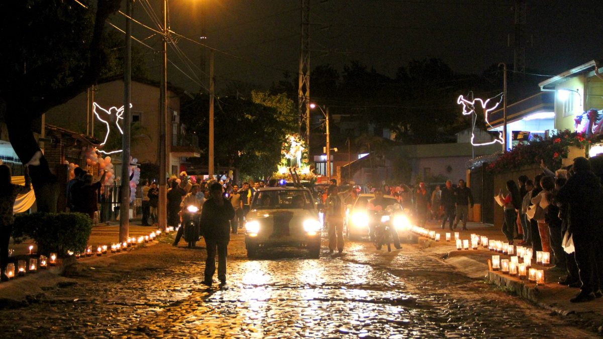 Procesión en la Parroquia Cristo Rey